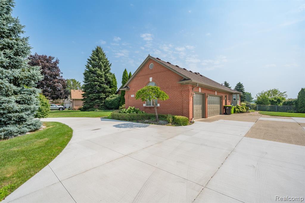 51384 Indian Pointe Drive, Macomb, MI 48042 — Photo 30