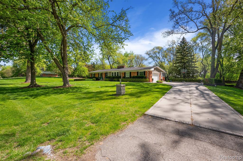 6491 HILLS Drive, Bloomfield Hills, MI 48301 — Photo 43