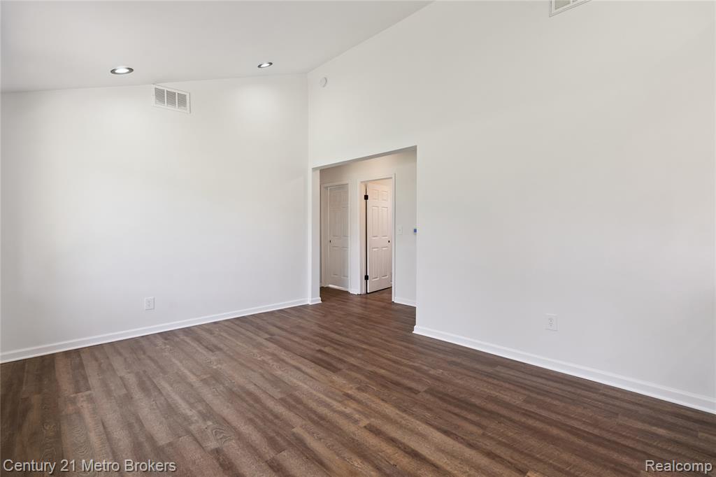 4379 Tillie Drive, Flint, MI 48504 — Photo 24