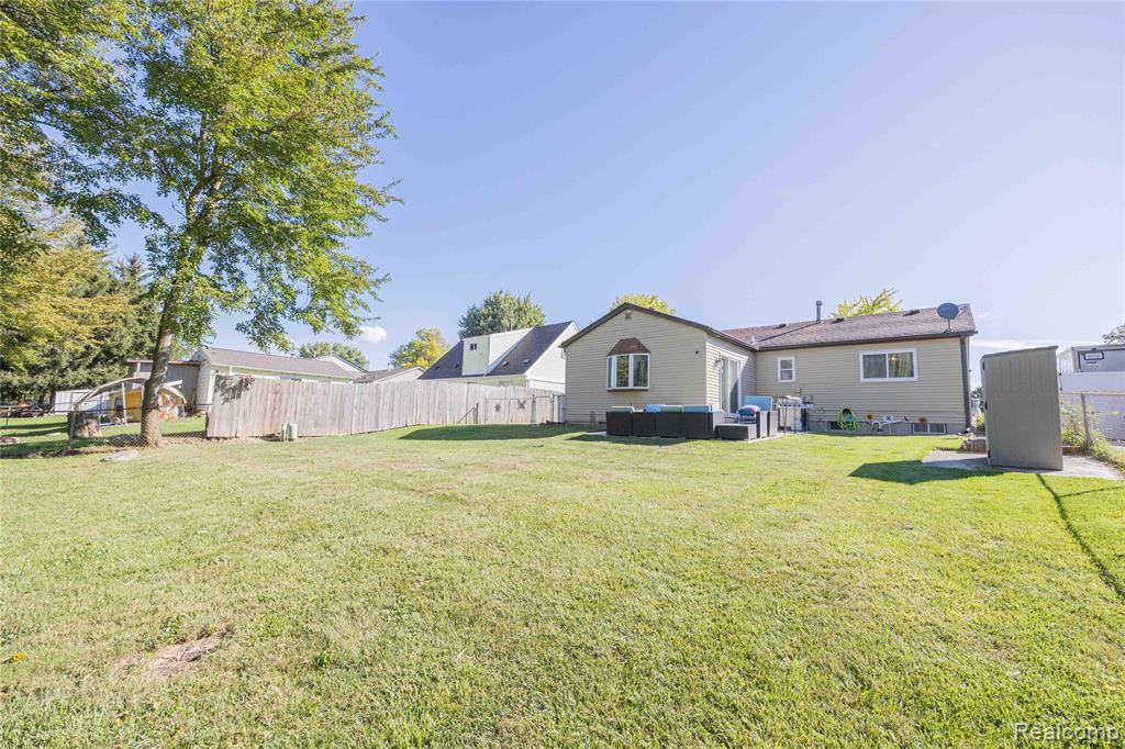 25298 Castlewood Drive, Woodhaven, MI 48183 — Photo 33