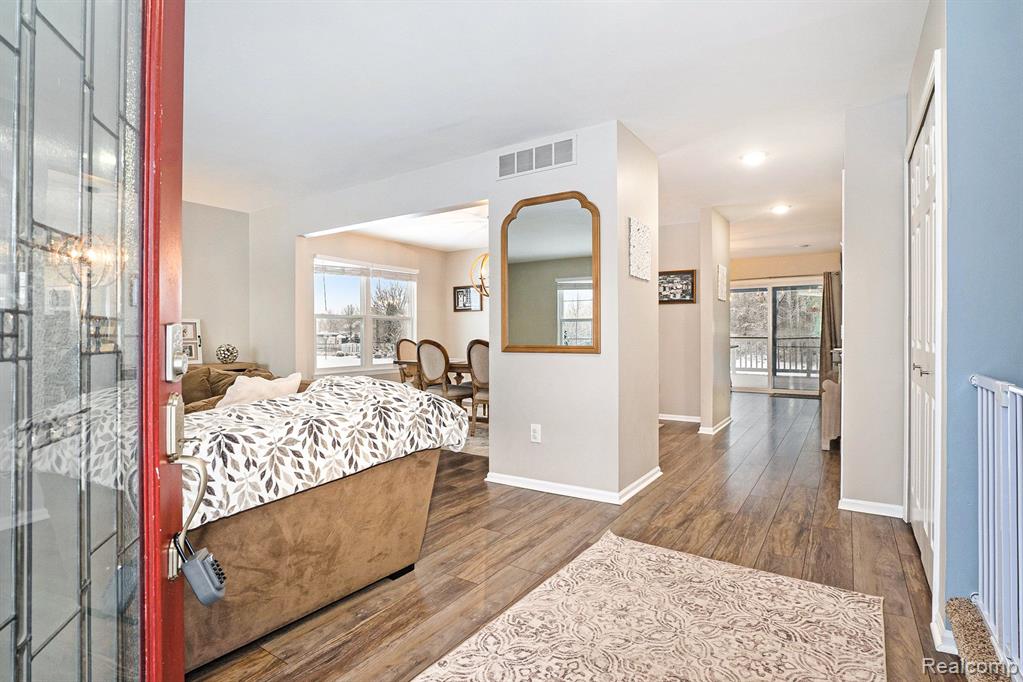 9447 APPLE Court, Fenton, MI 48430 — Photo 4