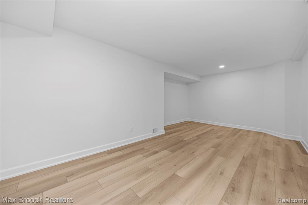 7219 Oakwood Drive, West Bloomfield, MI — Photo 41