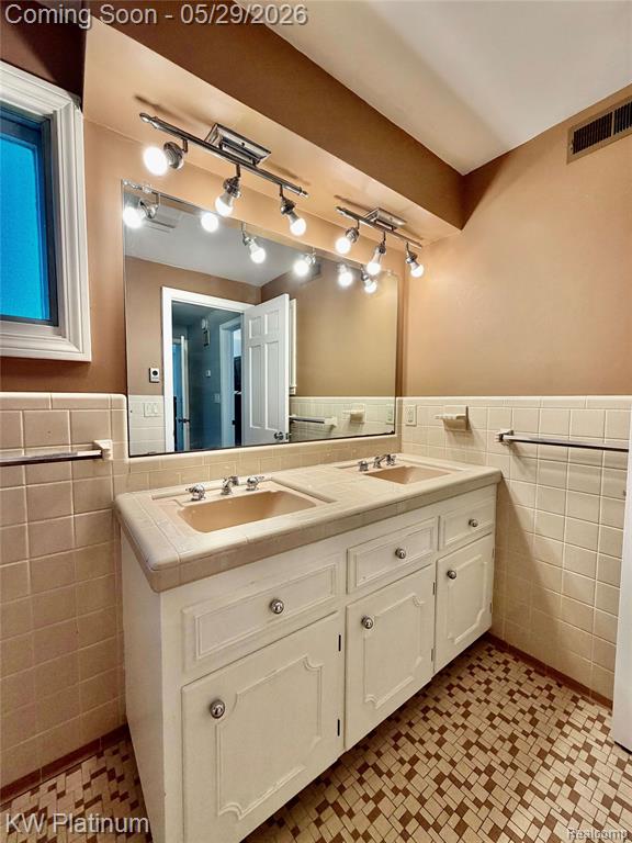 2425 Woodstock Drive, Port Huron, MI 48060 — Photo 32