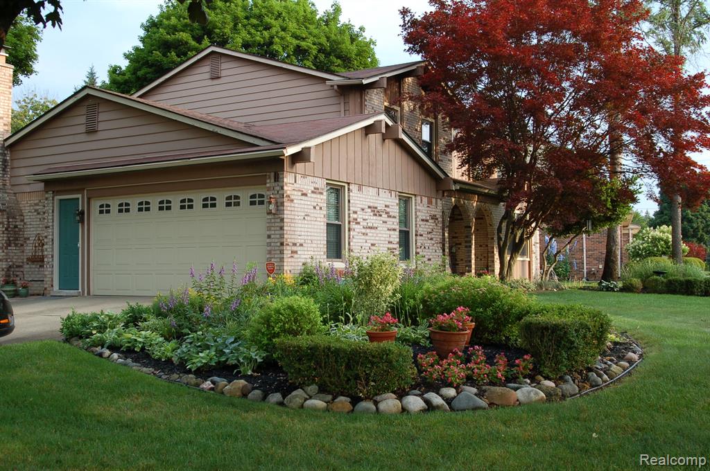 16911 WHITE HAVEN Drive, Northville, MI 48168 — Photo 2