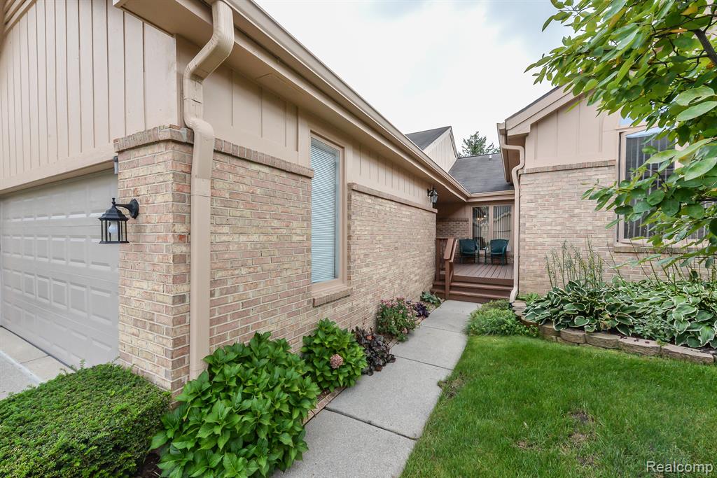 35037 Red Pine Drive, 116, Farmington Hills, MI 48335 — Photo 2