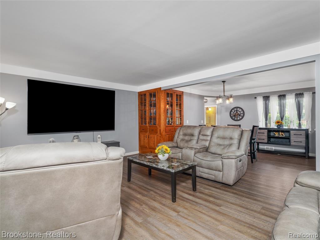 6042 Ravenswood Drive, Utica, MI 48316 — Photo 11