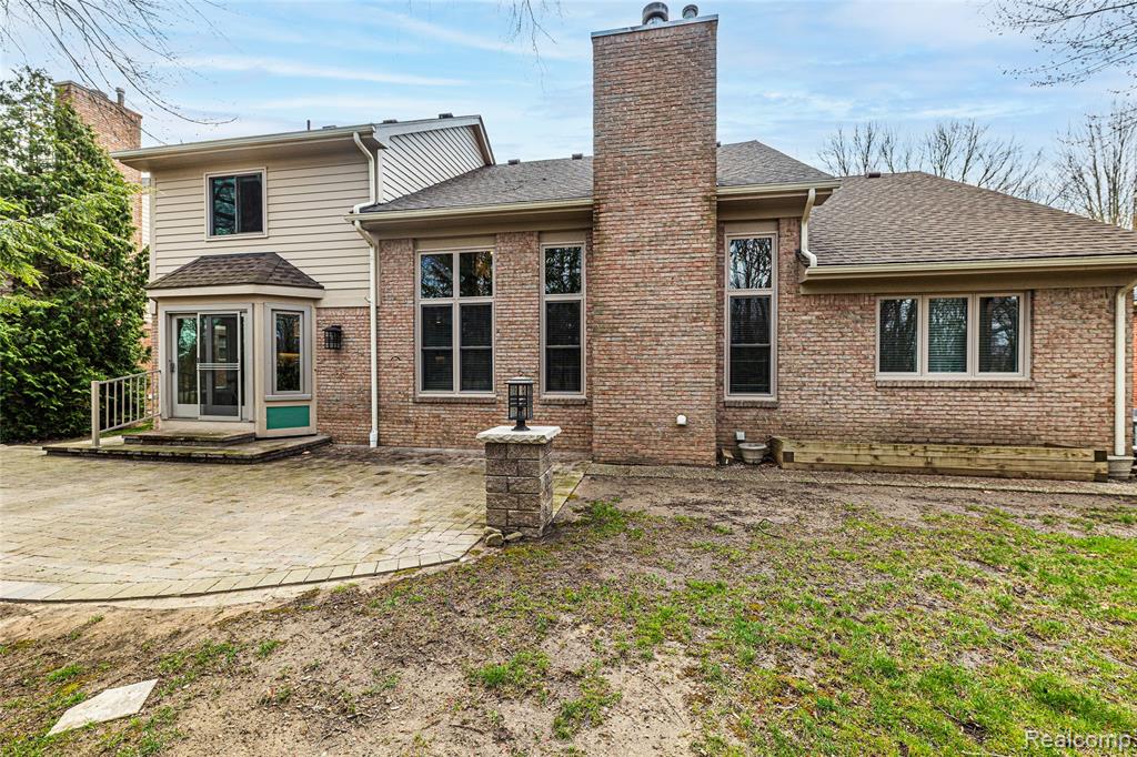 734 Lake Ridge Road, Rochester Hills, MI 48307 — Photo 2