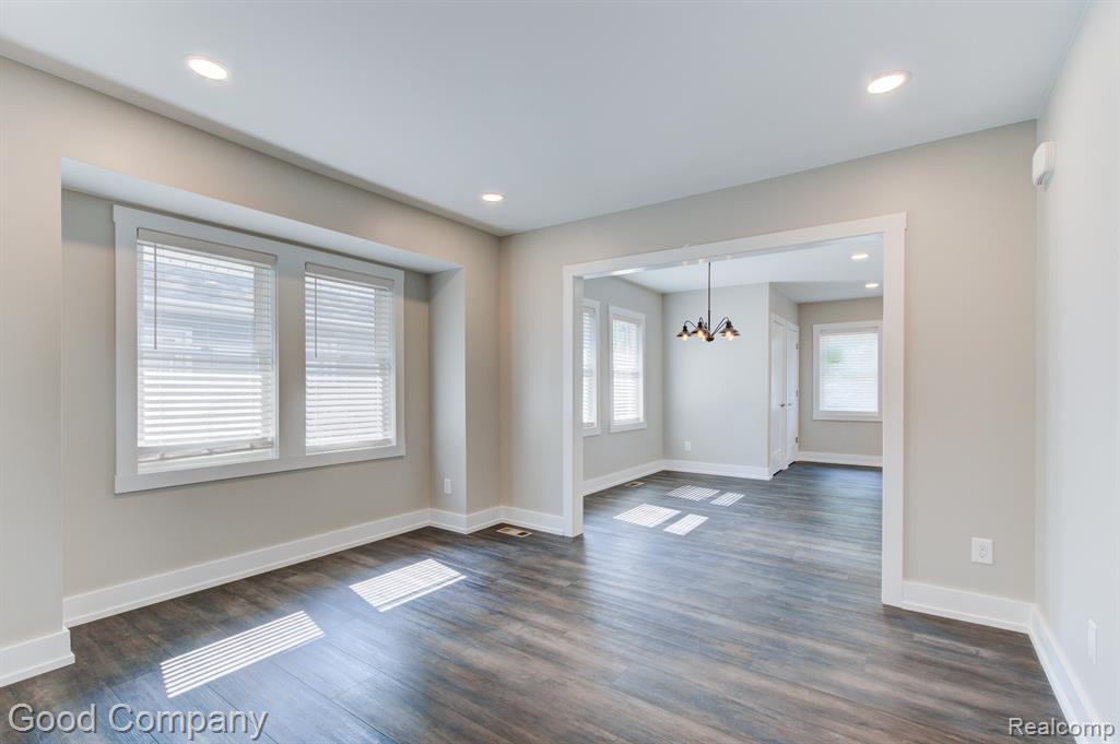 530 W HAZELHURST Street, Ferndale, MI 48220 — Photo 20