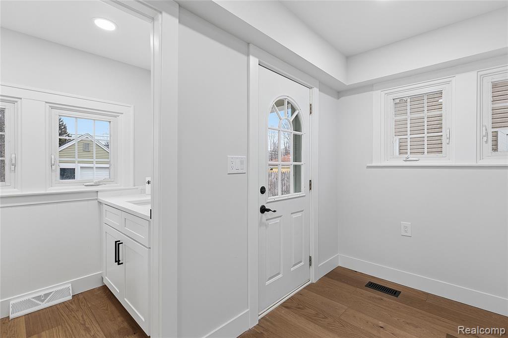 511 Gardenia Avenue, Royal Oak, MI 48067 — Photo 16