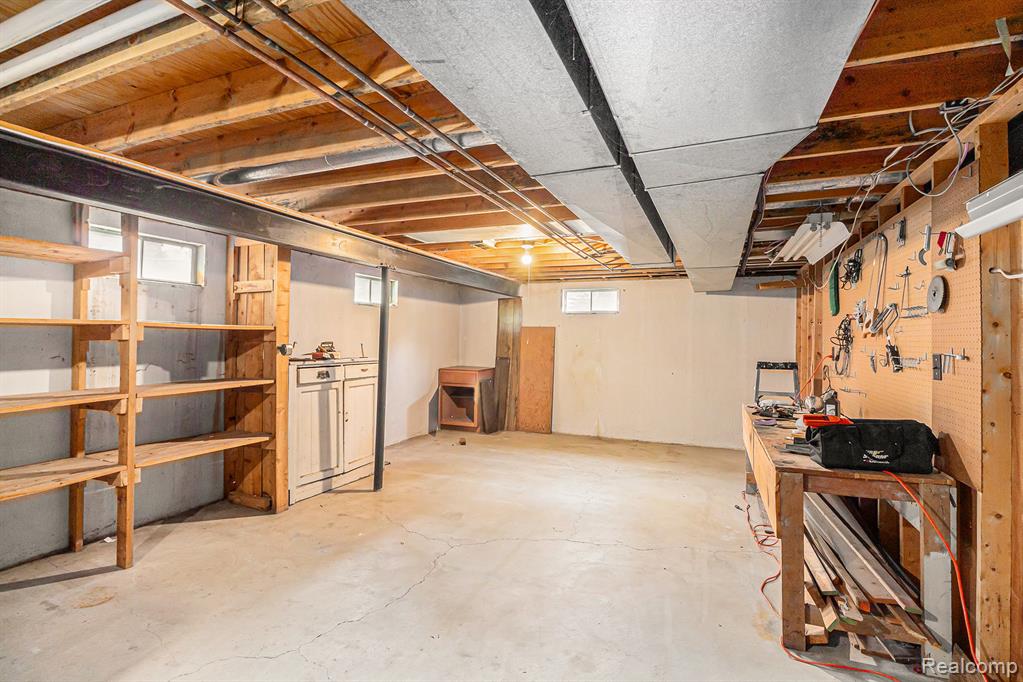 6392 McKenzie Drive, Flint, MI 48507 — Photo 25