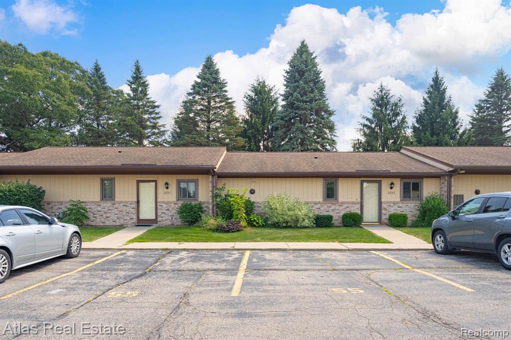 2255 N Milford Road, Highland, MI