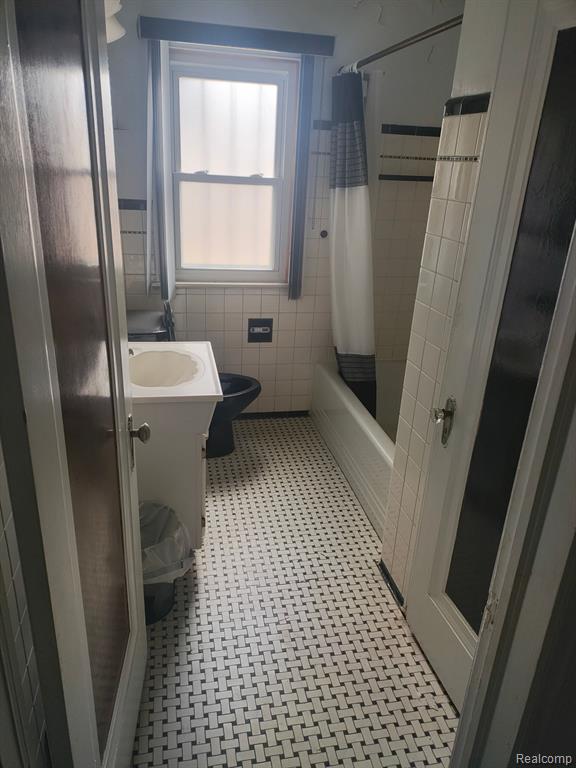 5773 LAKEWOOD Street, Detroit, MI 48213 — Photo 7