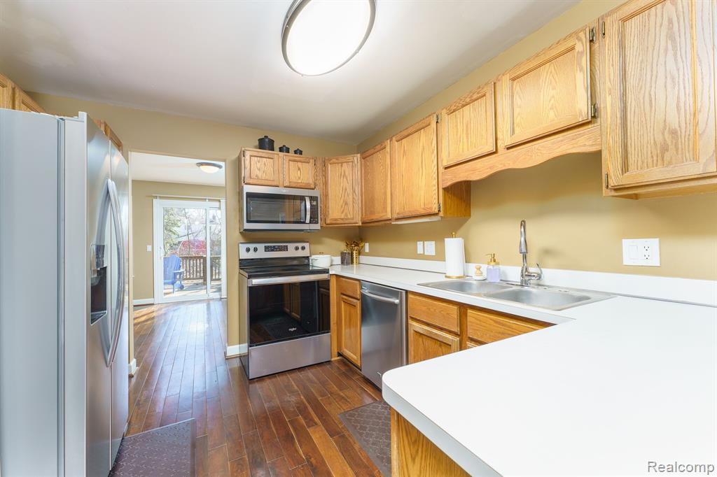 42033 SARATOGA Circle, Canton, MI 48187 — Photo 11
