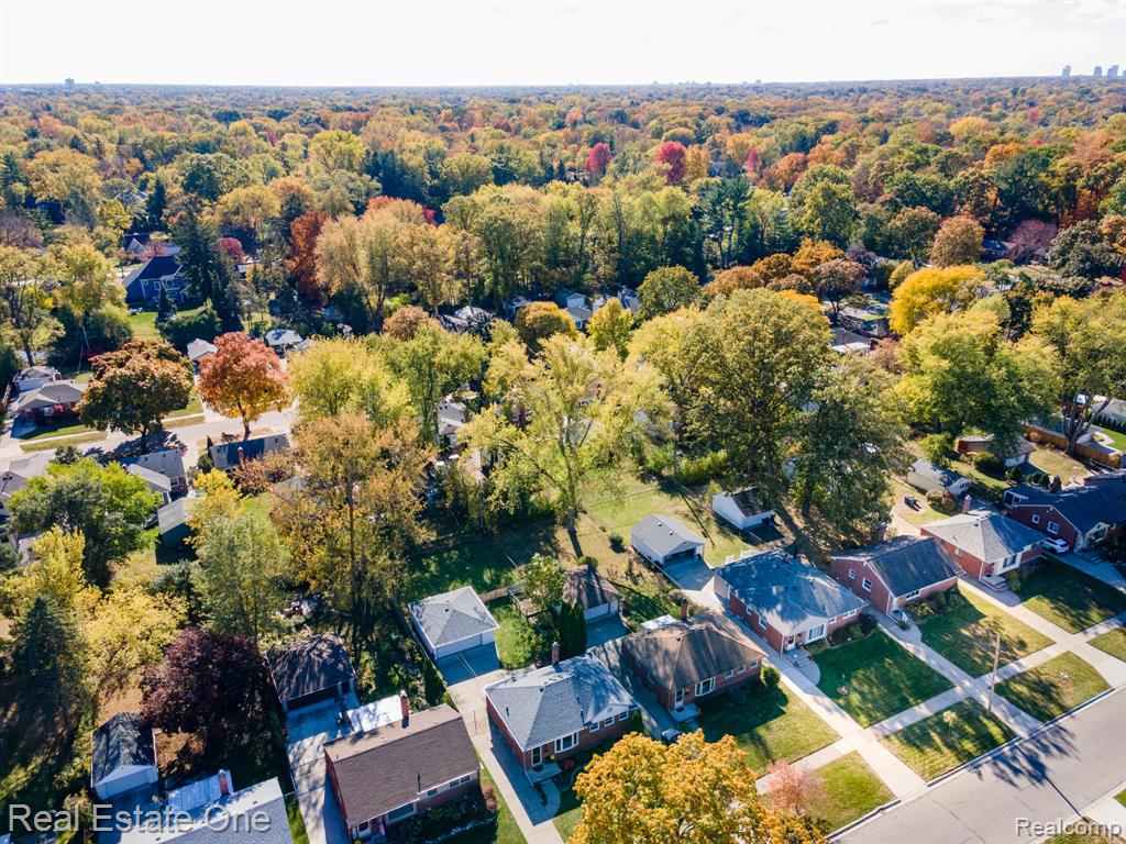 421 W Sunnybrook Drive, Royal Oak, MI 48073 — Photo 2