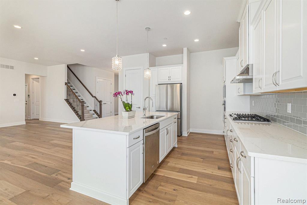 611 PINE Circle, Ann Arbor, MI 48105 — Photo 13