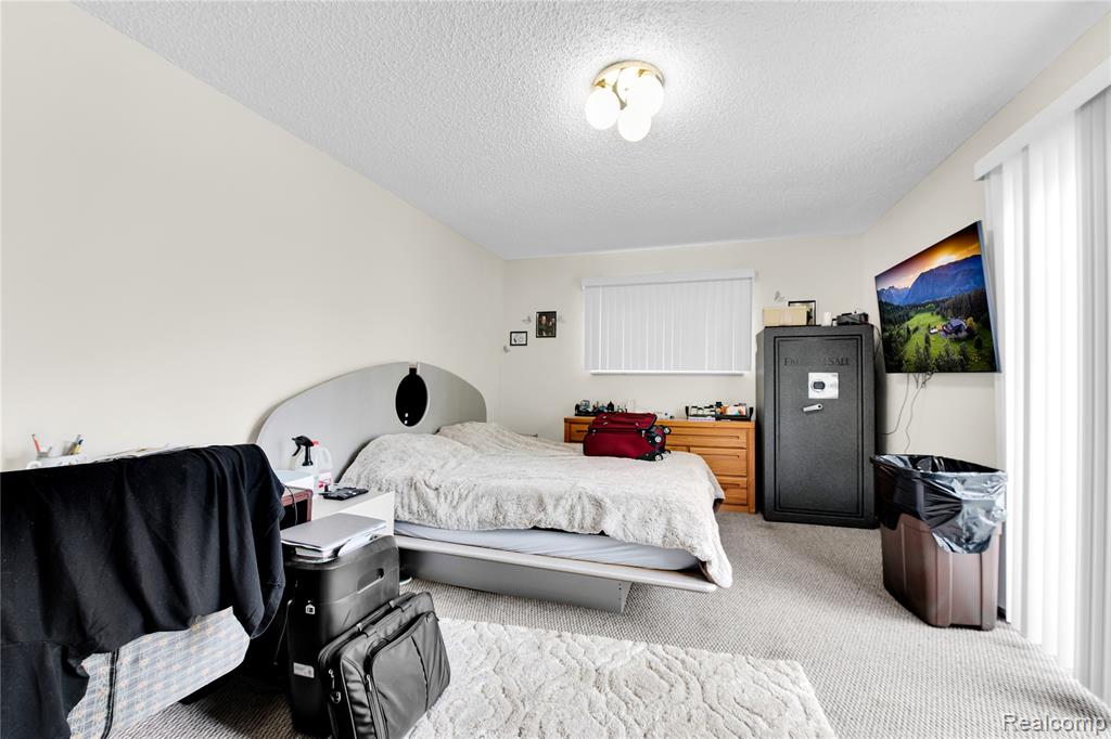 2952 PRYNNE Street, Keego Harbor, MI 48320 — Photo 42