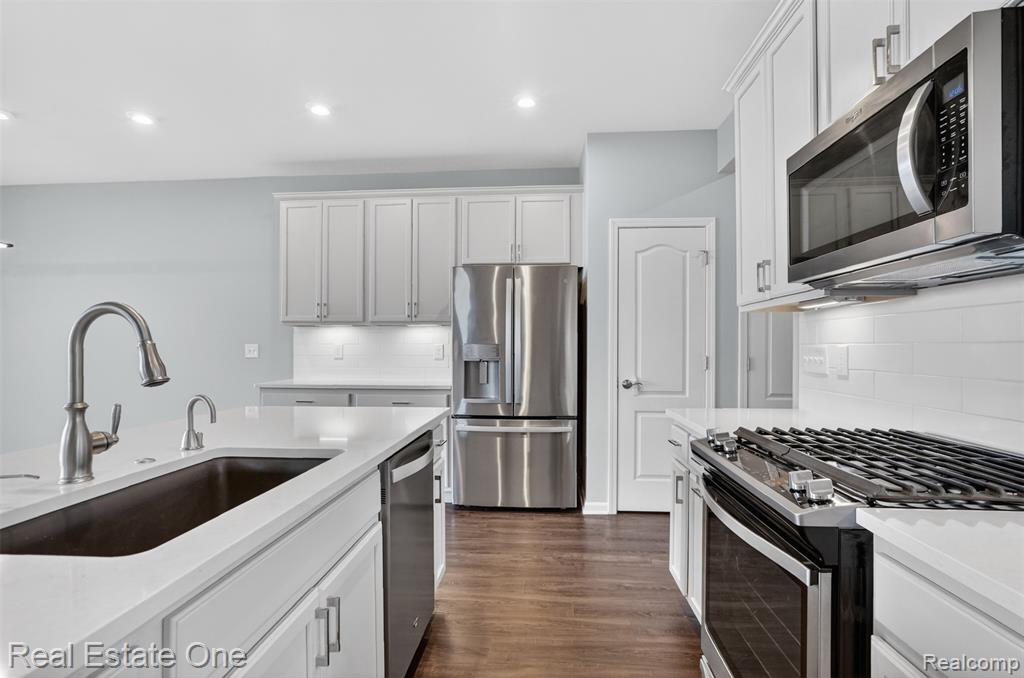4799 Broomfield Way, Lake Orion, MI — Photo 13
