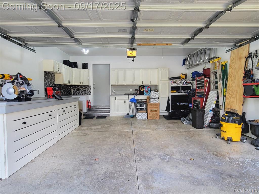 5566 Elmhurst Drive, Trenton, MI 48183 — Photo 37
