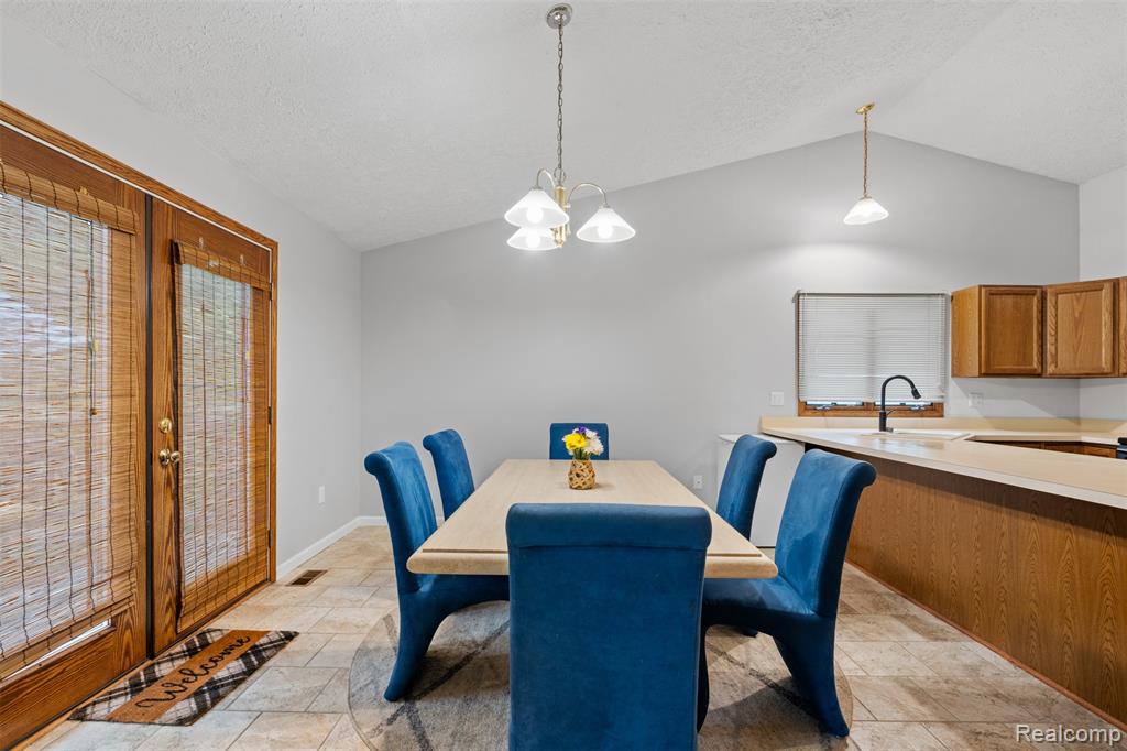 815 Esther Drive, Lake Orion, MI 48362 — Photo 7