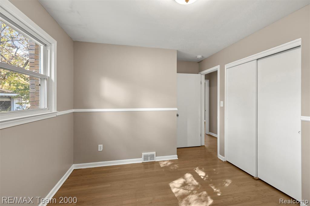 20602 Kenmore Avenue, Harper Woods, MI 48225 — Photo 15