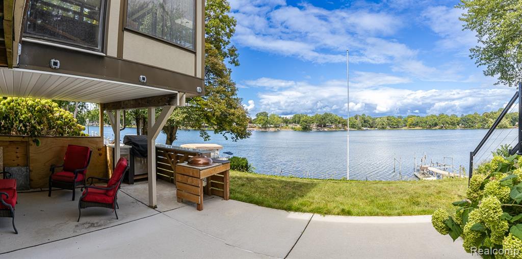 5914 Pleasant Drive, Waterford, MI 48329 — Photo 39