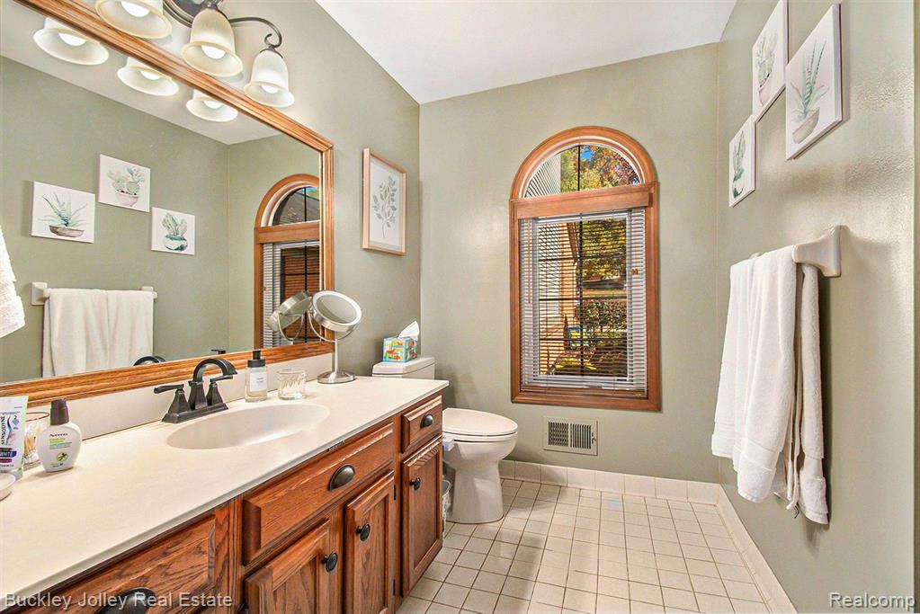 928 WOODRIDGE HILLS Drive, 83, Brighton, MI 48116 — Photo 10