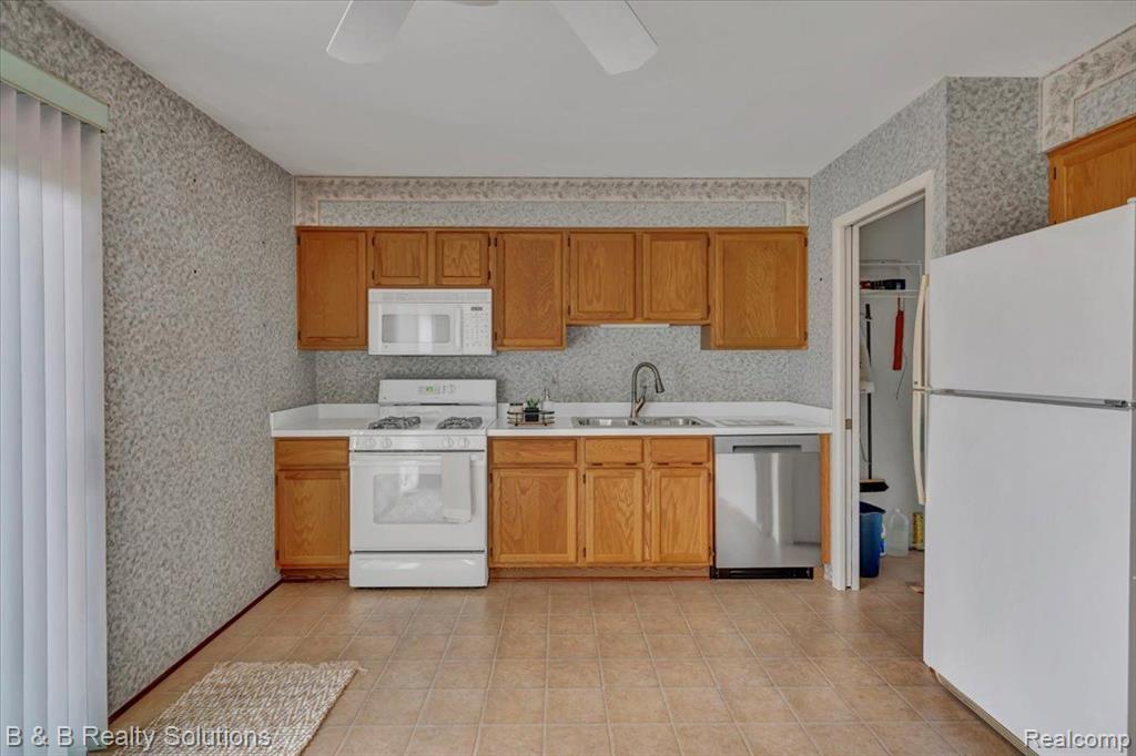 460 FAIRGROVE Street, Romeo, MI 48065 — Photo 10