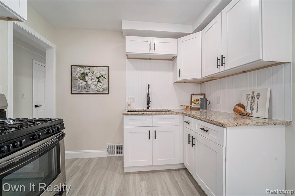 7660 W Parkway Street, Redford, MI 48239 — Photo 9