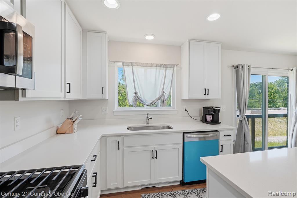 8760 Oak Ridge Trail, Westland, MI — Photo 12