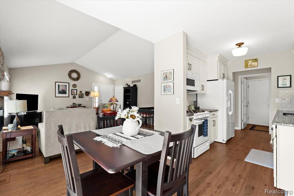 456 WINWOOD Circle, Walled Lake, MI 48390 — Photo 15