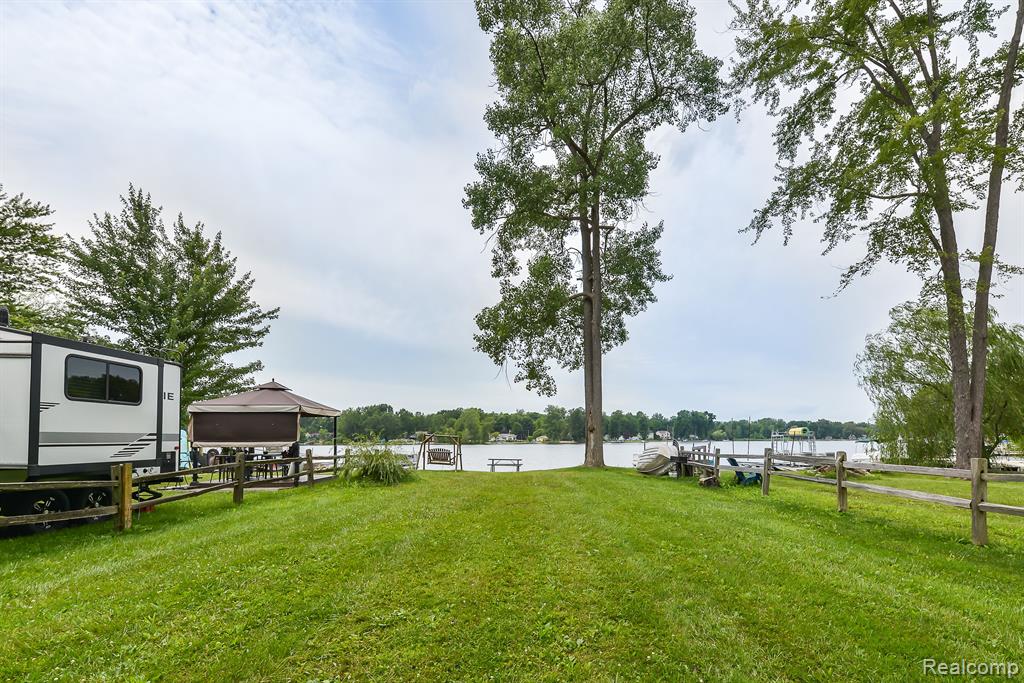 7860 LAKESHORE Road, Whitmore Lake, MI 48189 — Photo 8