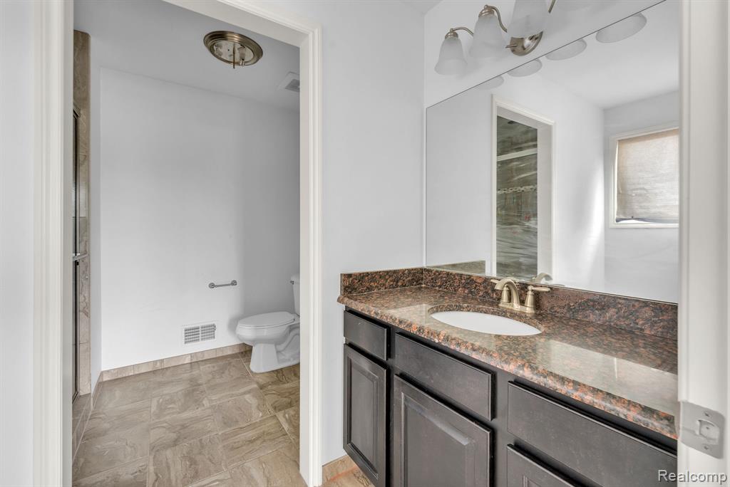 42088 Woodglen Drive, Novi, MI — Photo 26
