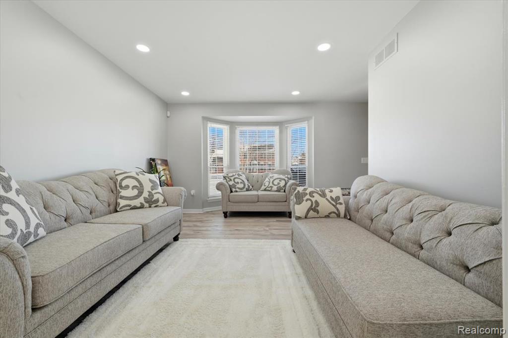 44569 GREENBRIAR Court, Belleville, MI 48111 — Photo 5