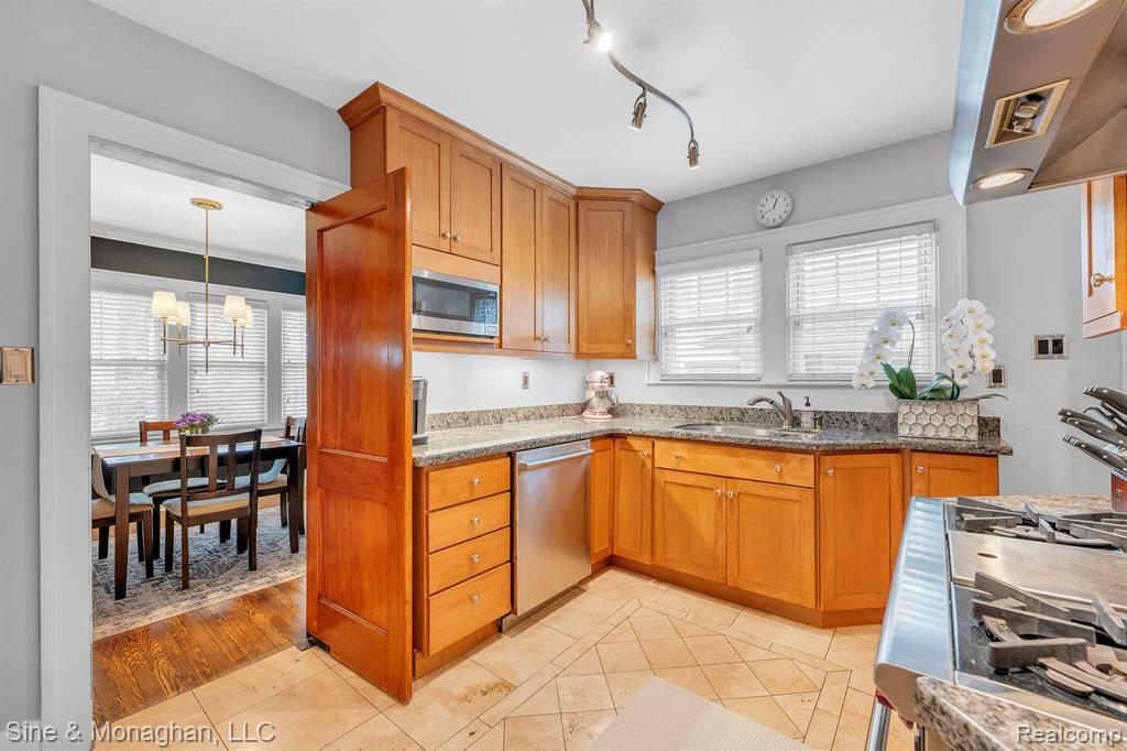 424 W Hudson Avenue, Royal Oak, MI 48067 — Photo 18