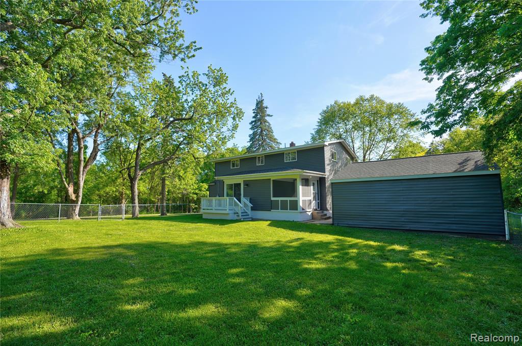 1460 W Silverbell Road, Lake Orion, MI — Photo 13
