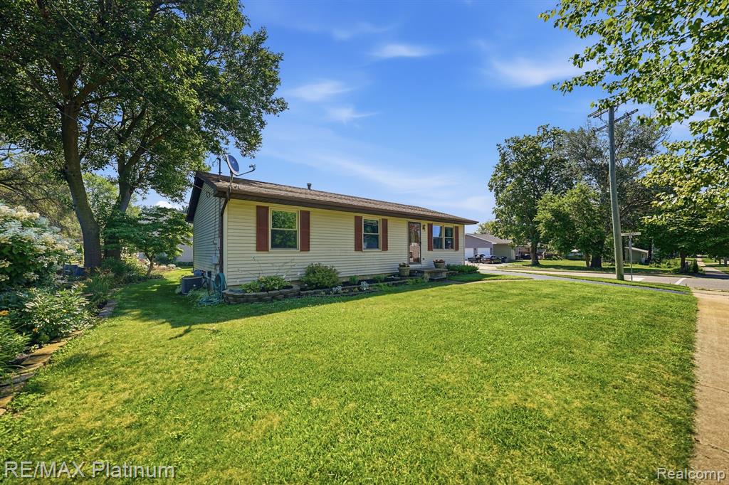 127 S East Street, Fowlerville, MI 48836
