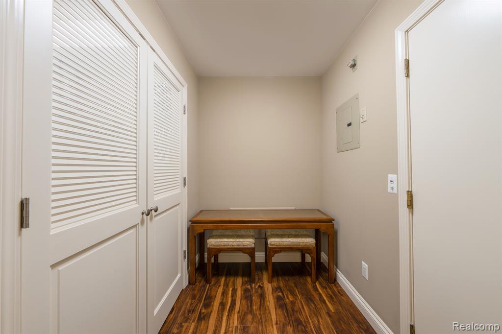 718 COUNTRY CLUB Drive, Saint Clair Shores, MI 48082 — Photo 17