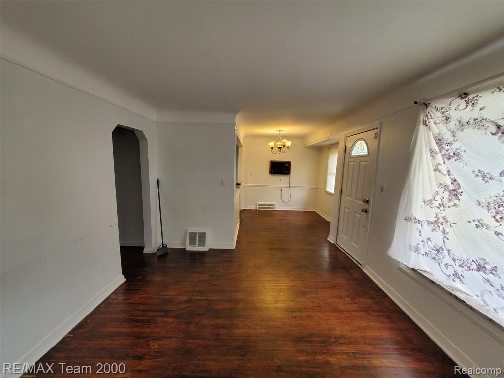 6985 N VERNON Street, Dearborn Heights, MI 48127 — Photo 9