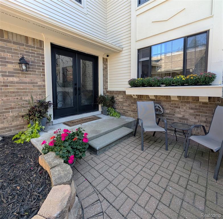 7173 Creeks Crossing, West Bloomfield, MI — Photo 2