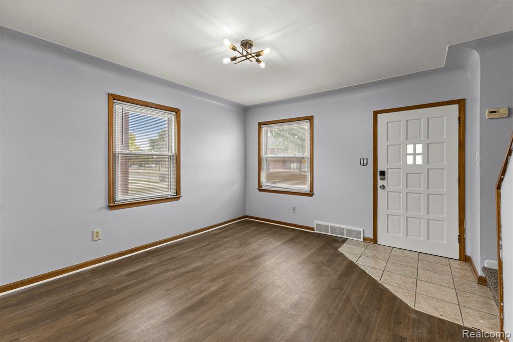 6918 Manor Street, Dearborn, MI 48126 — Photo 5