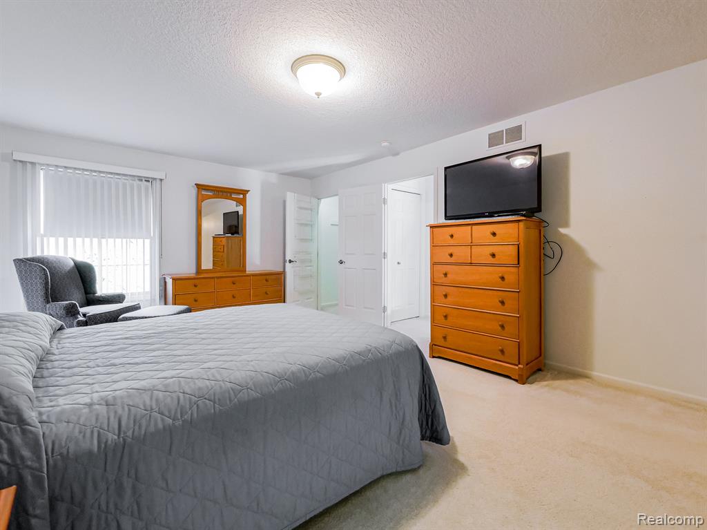 8011 WOODSTONE Drive, Grand Blanc, MI 48439 — Photo 15