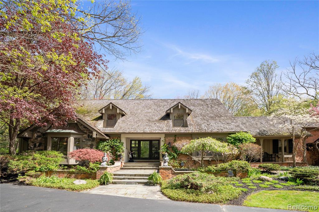 32870 Bingham Lane, Bingham Farms, MI 48025