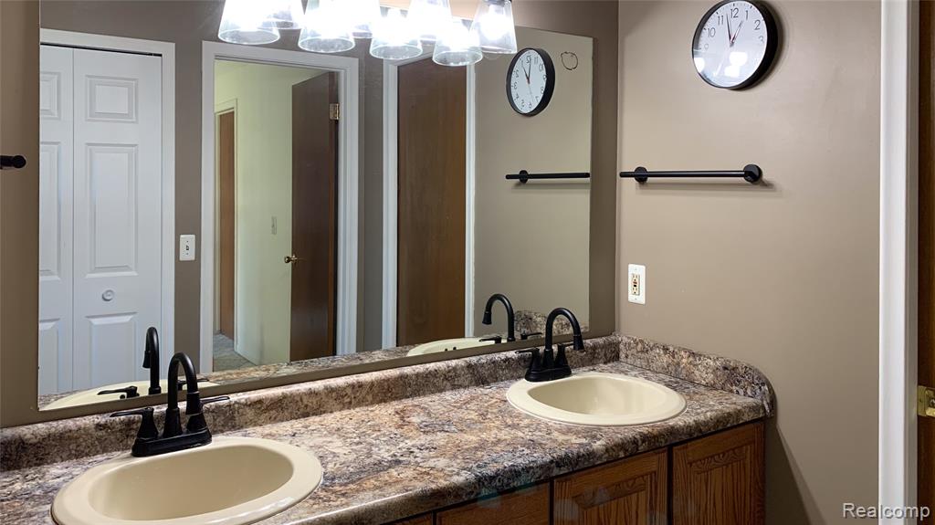 5229 Regimental Banner Drive, Grand Blanc, MI 48439 — Photo 8