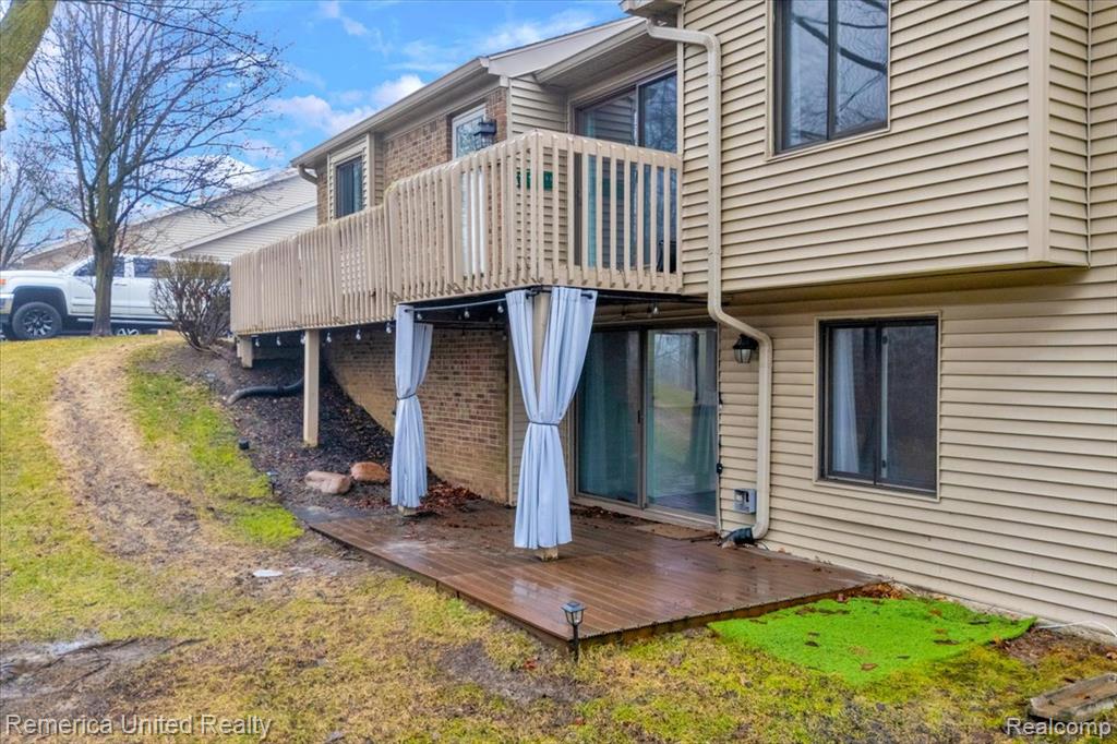 7968 Lawrence, West Bloomfield, MI — Photo 42