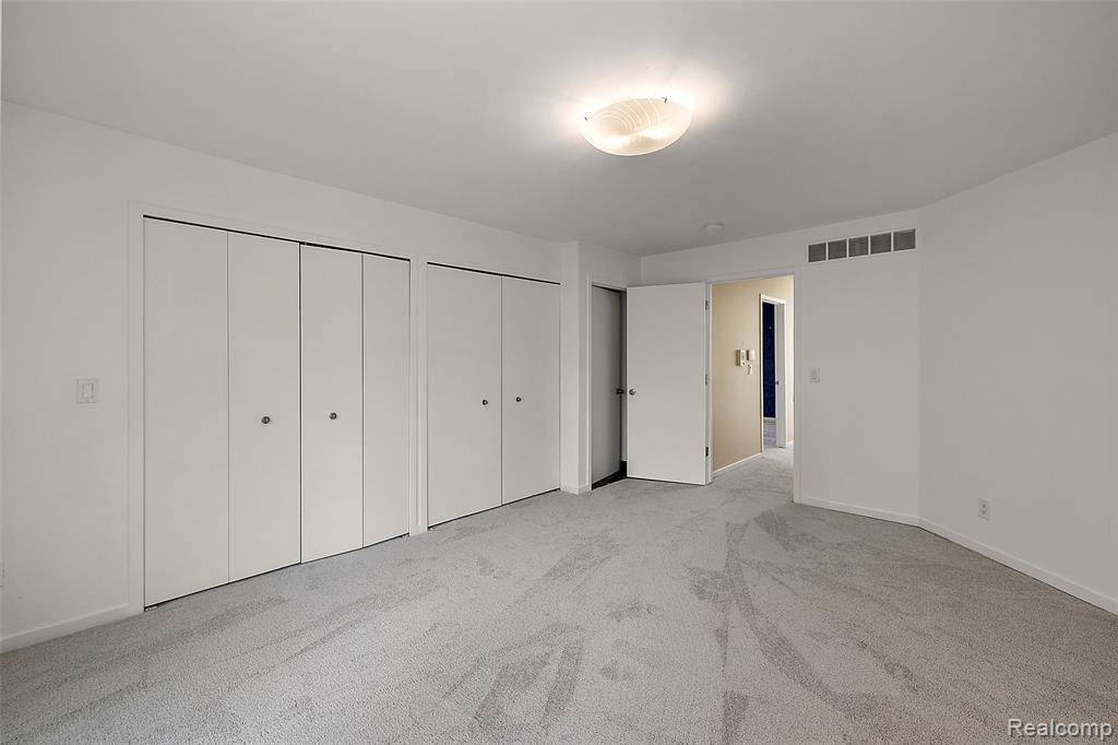 6358 Golden Lane, West Bloomfield, MI — Photo 40