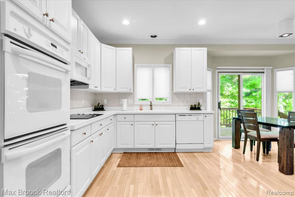 7330 Crackling Creek Circle, 4, West Bloomfield, MI — Photo 16