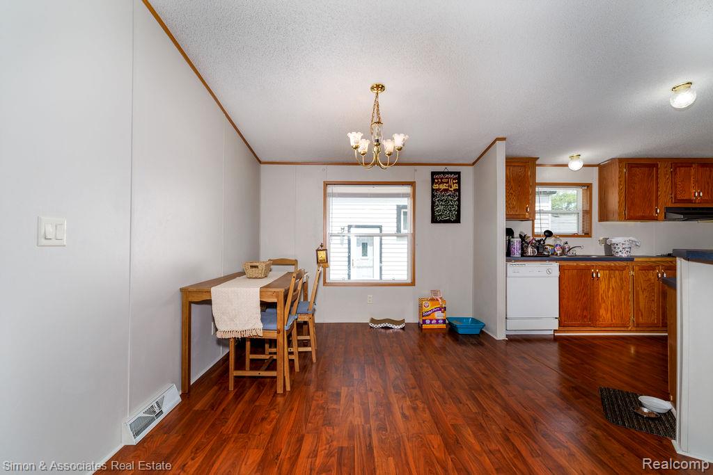 4995 Croissant Street, Dearborn Heights, MI 48125 — Photo 8