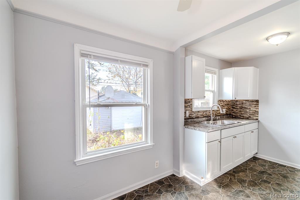 8126 Standard St, Center Line, MI 48015 — Photo 3