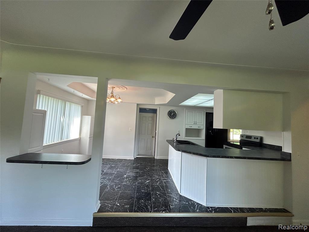 129 Pleasant Lake Drive, Waterford, MI 48327 — Photo 4