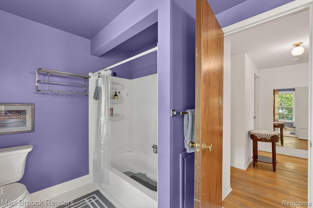 7456 Glengrove Drive, Bloomfield Hills, MI 48301 — Photo 39